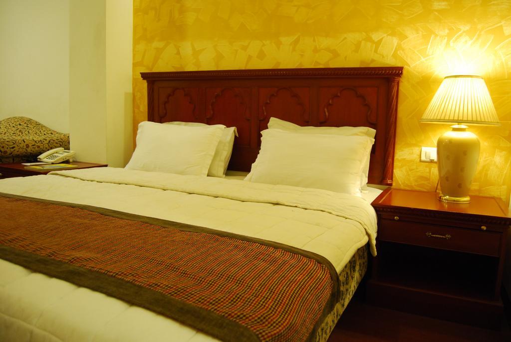 Hotel Mohan Lucknow Eksteriør billede