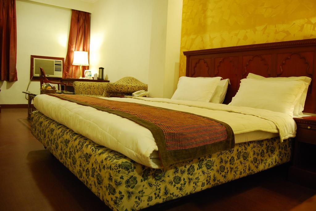 Hotel Mohan Lucknow Eksteriør billede