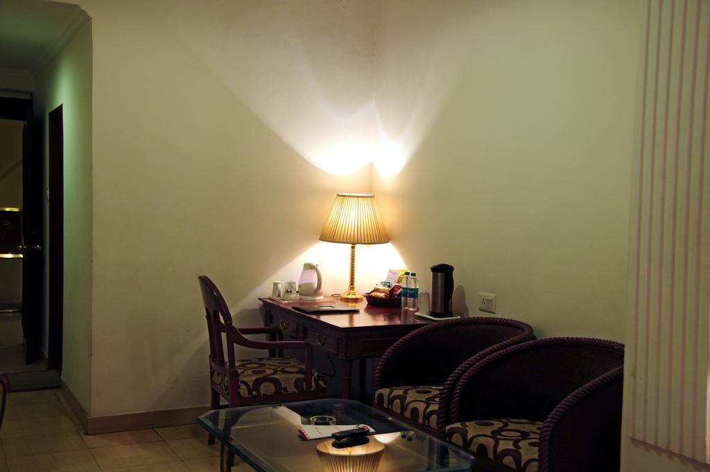 Hotel Mohan Lucknow Eksteriør billede