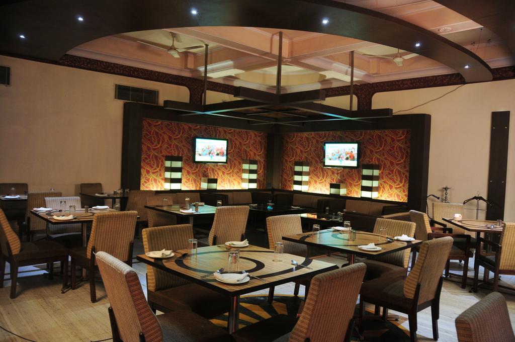 Hotel Mohan Lucknow Eksteriør billede